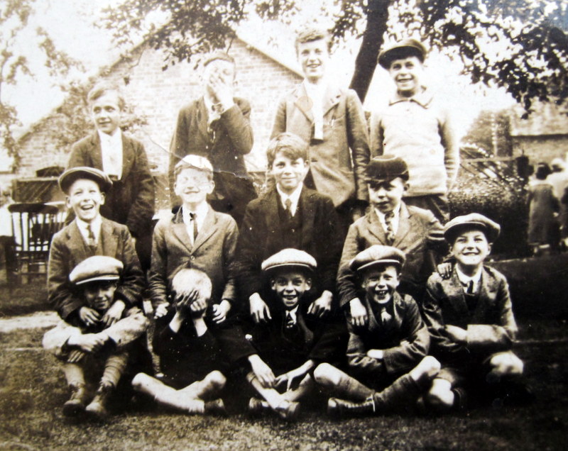 Wickhamford Sunday School outing, undated, but taken at Bishops Cleeve