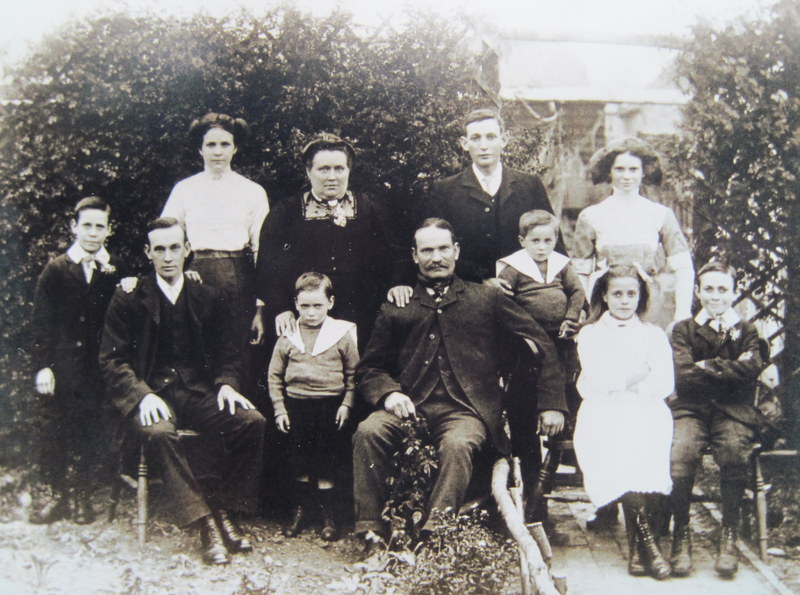 The Martin family in Northwick Road, Bengeworth in 1912.