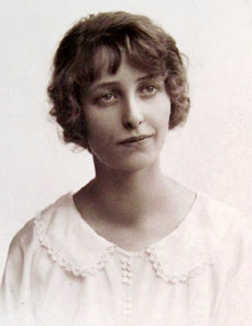 Doris May Hardiman in about 1918.