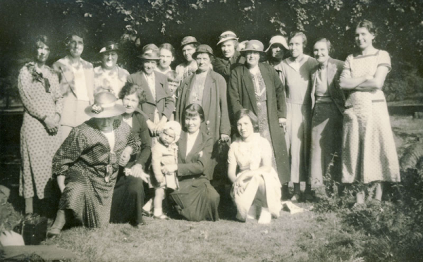 This picture is of an outing to Bournemouth of Wickhamford ladies in 1934 (the child in the front is Mary Ockwell, b. 1933) and they are probably from the village branch of the Mother’s Union.